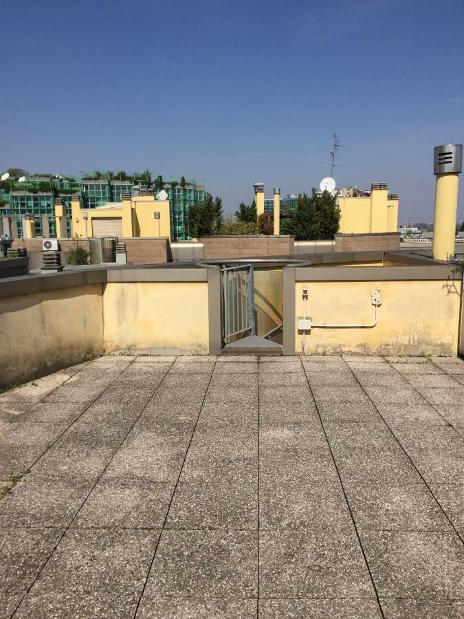 Cozy Penthouse Villa San Donato Milanese Buitenkant foto